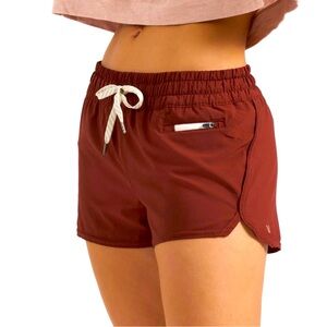 Vuori Clementine Performance Shorts - Rust
